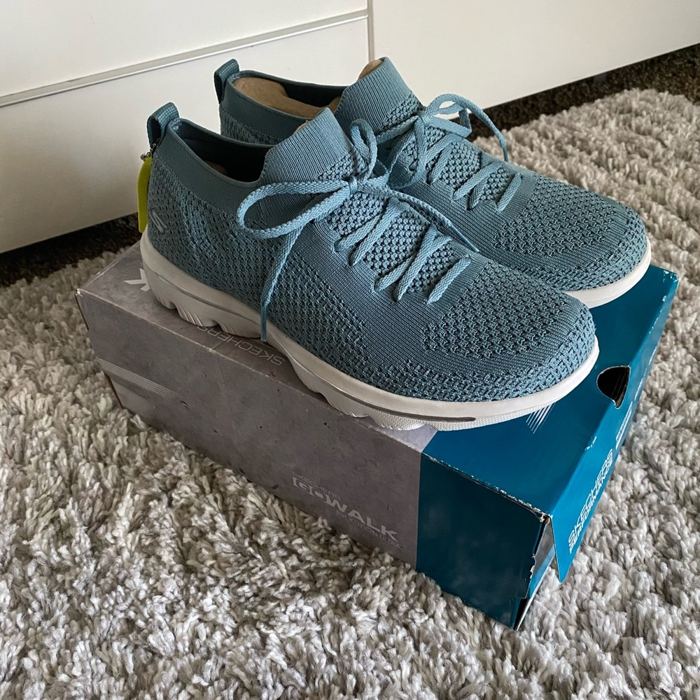 Brand New Women’s Sketchers Go Walk Evolution